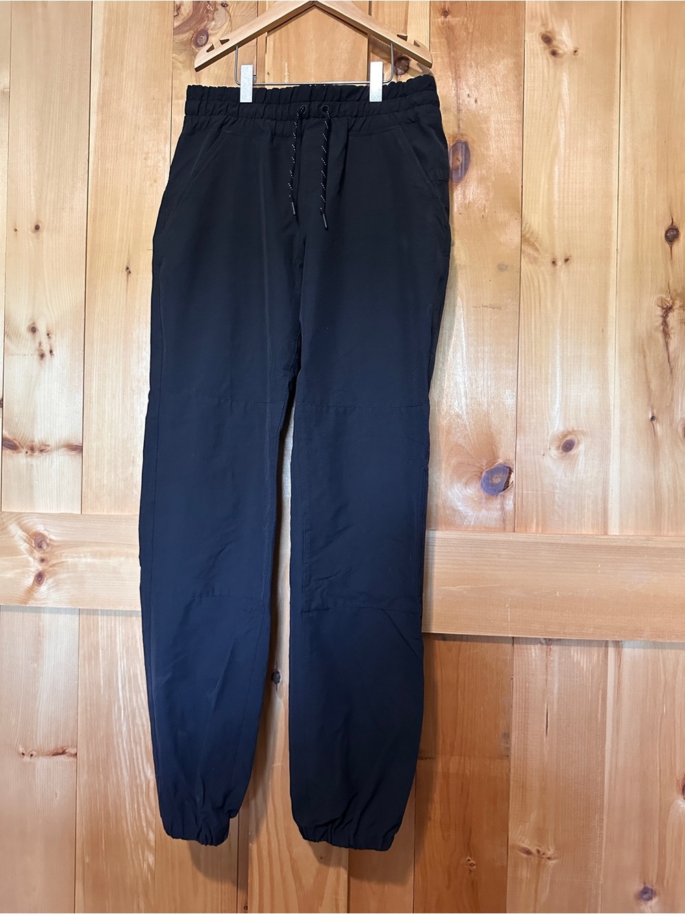 Women’s MEC size 6 technical pull on hiking joggers